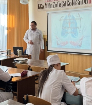 Відкрите заняття з предмету Внутрішня медицина та невідкладні стани у внутрішній медицині. Викладач Дробишев Євген Анатолійович провів лекційне заняття з теми: «Захворювання органів дихання. Туберкульоз легень.»