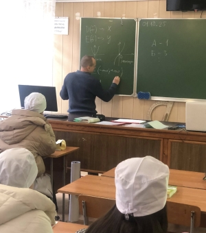 Степеневі функції, їхні властивості та графіки