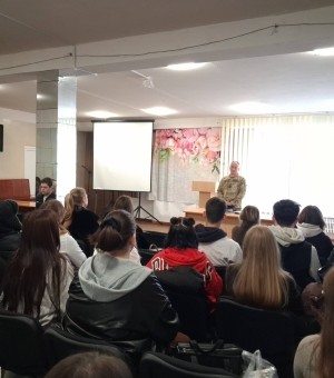 Нові горизонти для майбутніх медиків: профорієнтаційна зустріч із представниками ХНУПС